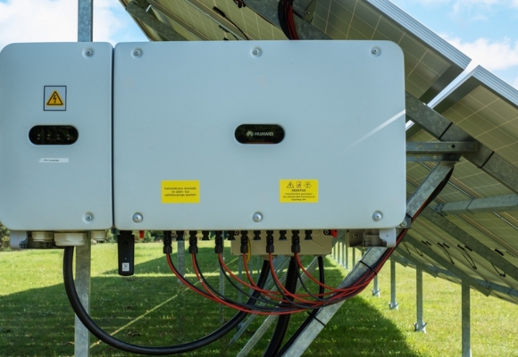 How long will a solar inverter take to replace